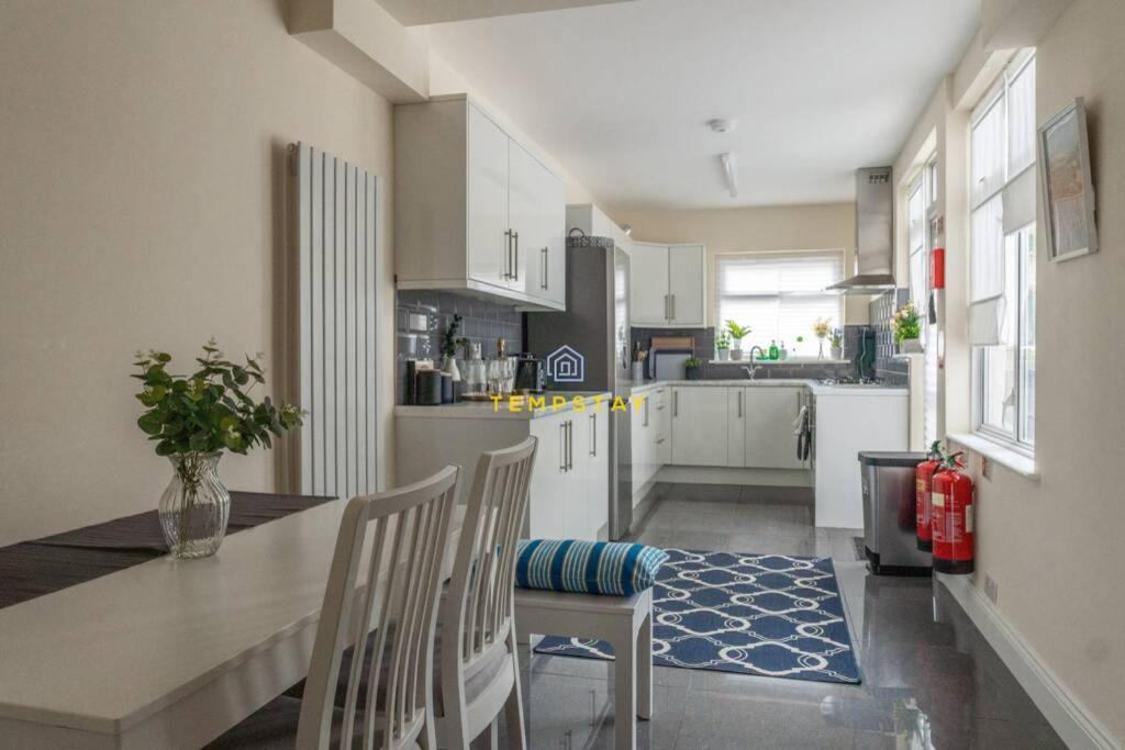 5 Bed/4 Bath At Wembley Stadium & Free Parking Londra Esterno foto